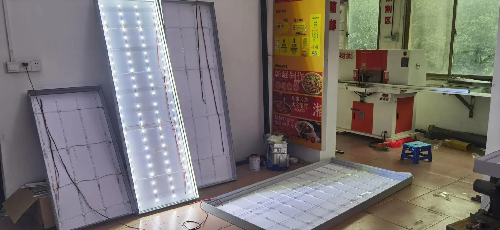 郴州专业灯箱广告牌制作工厂，打造高品质软膜灯箱与门头招牌